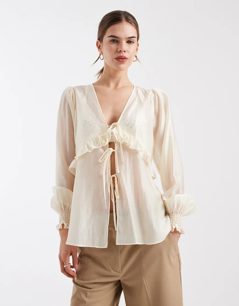  4th & Reckless Blusa Color Crema Con Detalle De Volantes, Abertura Delantera Y Lazada De Chifón Semitransparente De 4th & Reckless-amarillo 