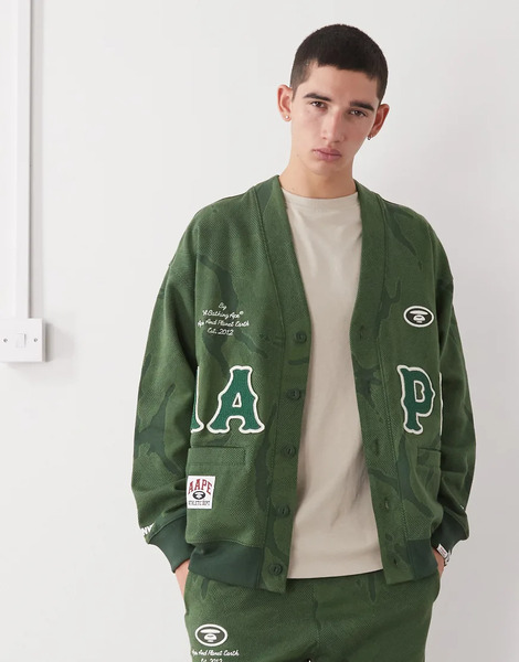  Aape By A Bathing Ape® Cárdigan Verde Oscuro Extragrande Con Estampado De Camuflaje Y Logo Bordado De Aape By A Bathing Ape-multicolor 