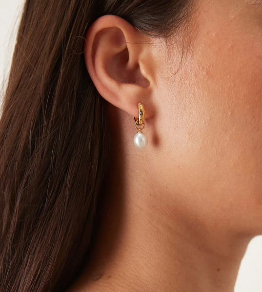  Abbott Lyon Pendientes De Aro Pequeños Con Charm De Perla De Acero Inoxidable Resistente Al Agua Chapados En Oro De 18 Quilates De Abbott Lyon-dorado 