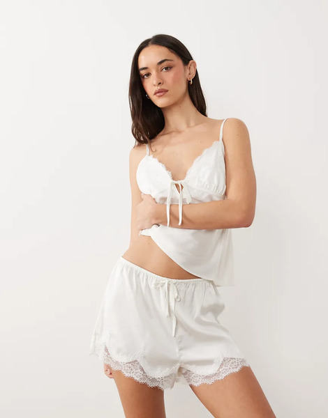  Abercrombie & Fitch Abercrombie & Fitch - Parte De Un Conjunto - Pantalones Cortos De Pijama Color Crema De Satén Con Ribete De Encaje-blanco 