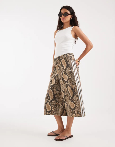  Adidas Originals Adidas Originals - Pantalones Cortos Vaqueros Marrón Claro De Corte Alargado Con Estampado De Serpiente-neutro 