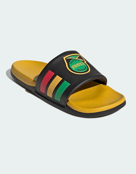  Adidas Performance Adidas Performance - Adilette Comfort 2.0 - Chanclas Negro Núcleo Y Rubí Puro Con Diseño De La Selección De Fútbol De Jamaica 