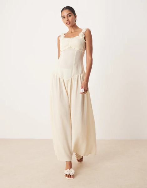  Amy Lynn Vestido Largo Color Crema De Tirantes Con Diseño Floral Tridimensional Y Cintura Baja De Amy Lynn-blanco 