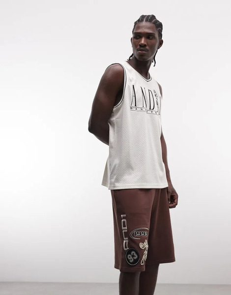 And1 Pantalones Cortos Marrón Chocolate De Corte Alargado Con Logo De Baloncesto De Punto Liso On Court De And1-brown 