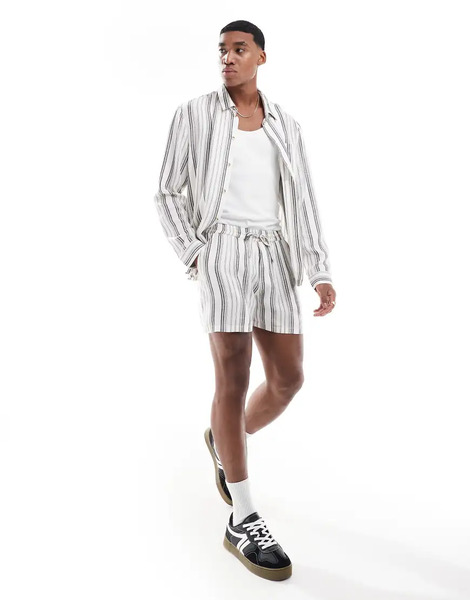  Another Influence Pantalones Cortos Blancos A Rayas Gris Carbón Con Lazada En La Cintura De Another Influence (parte De Un Conjunto) 