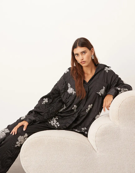  Arrange Camisa Negra Con Diseño Floral Adornado De Satén Efecto Rugoso De Arrange (parte De Un Conjunto)-negro 