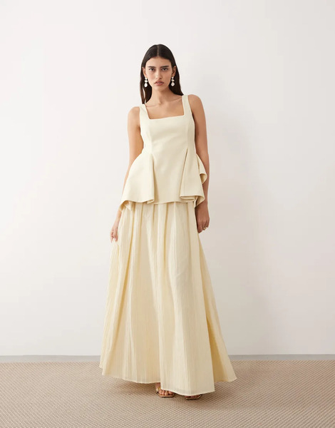  Arrange Arrange - Vestido Largo Amarillo Pastel Con Escote Cuadrado Y Falda Con Patrón Lineal De Jacquard-blanco 