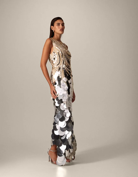  Arrange Vestido Largo Con Cuello Subido, Bajo Cuadrado Y Diseño Lineal Ondulado Con Abalorios De Arrange-dorado 