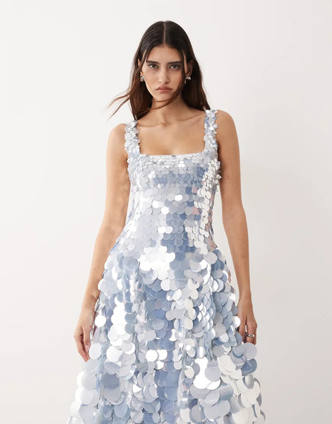  Arrange Arrange - Vestido Midi Azul Hielo Con Cuello Cuadrado Y Falda De Corte Amplio De Lentejuelas Grandes 