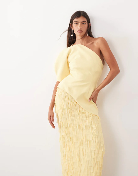  Arrange Vestido Semilargo Amarillo Crema Asimétrico Con Diseño Estructurado Híbrido De Tejido Texturizado De Arrange 