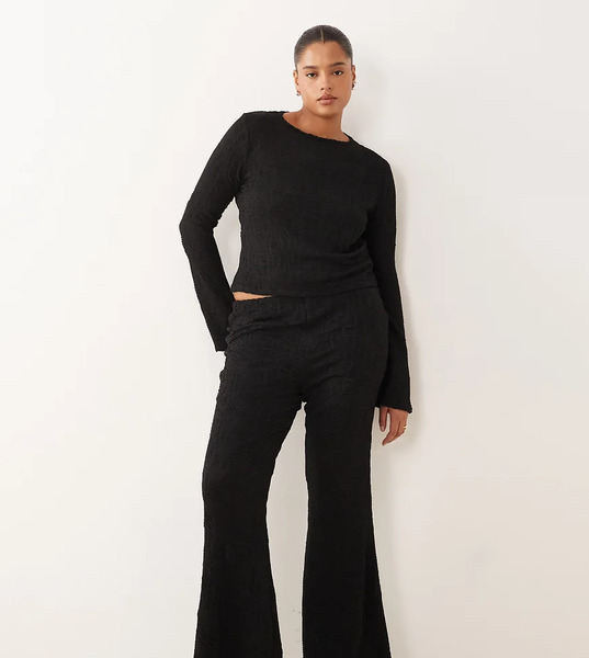  Asos Curve Pantalones Negros De Talle Alto Y Pernera Acampanada De Tejido Texturizado De Asos Design Curve (parte De Un Conjunto) 