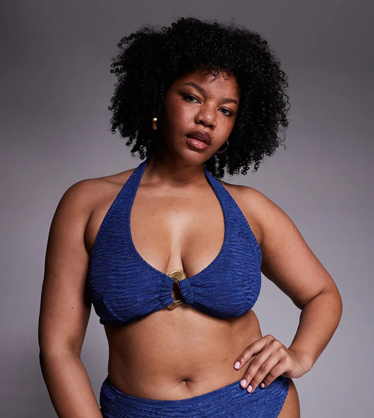  Asos Curve Top De Bikini Azul Marino Con Cuello Halter Y Detalle Metálico Efecto Fundido Oceana De Asos Design Curve 