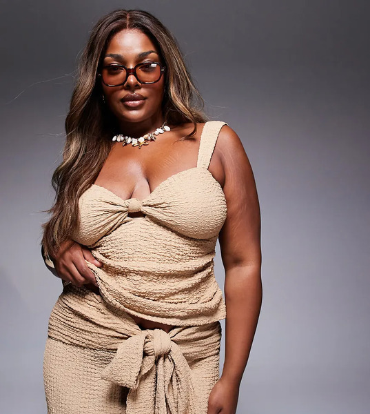  Asos Curve Top Playero Largo Color Crema Con Detalle Anudado De Tejido Texturizado Ozzy Exclusivo De Asos Design Curve-blanco 