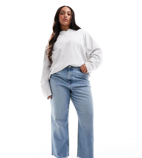 Asos Curve Vaqueros Capri Azules Cómodos Y Elásticos De Pernera Recta Con Lavado Claro Medio De Asos Design Curve 