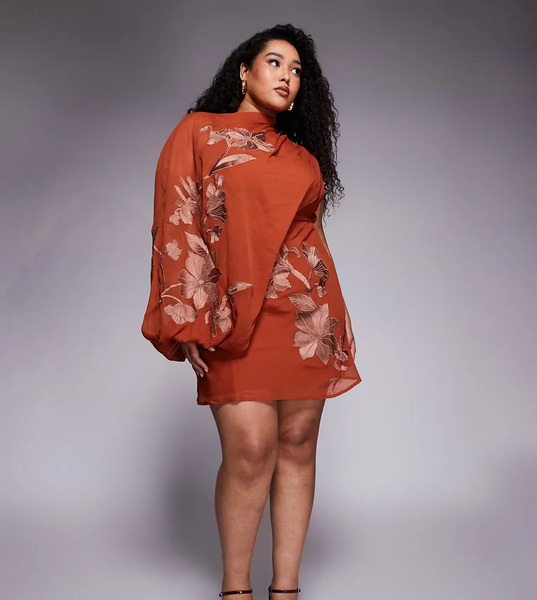  Asos Curve Vestido Corto Color óxido Con Bordado Tonal, Diseño Drapeado Asimétrico, Cuello Alto Y Abertura De Asos Design Curve-naranja 