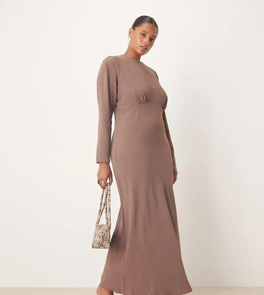  Asos Curve Vestido Lencero Largo Color Topo Intenso De Corte Al Bies Con Detalle En El Pecho De Asos Design Curve-brown 