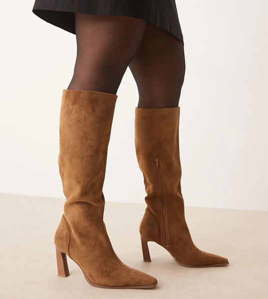  Asos Design Botines Por La Rodilla Color Arena Con Puntera Cincelada De Antelina Clara De Asos Design Curve-marrón 
