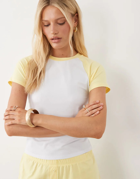 Asos Design Asos Design - Camiseta Blanca Y Amarillo Pastel Con Diseño Encogido Y Mangas Cortas Raglán (parte De Un Conjunto)-multicolor 