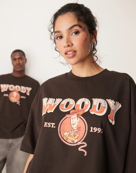  Asos Design Camiseta Marrón Unisex Extragrande Con Estampados De Woody De toy Story De Disney Pixar De Asos Design 