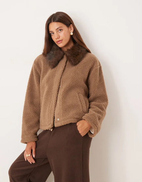  Asos Design Chaqueta De Borreguito Con Solapas De Piel Sintética Con Estampado Da Leopardo De Asos Design-marrón 