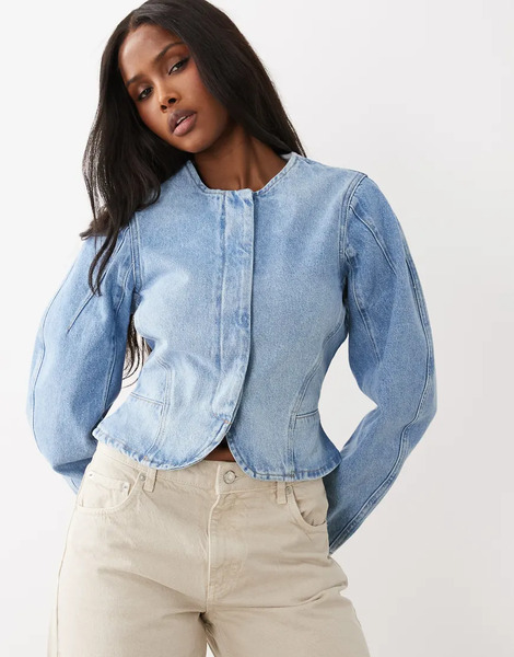  Asos Design Chaqueta Vaquera Azul Medio Con Mangas Barrel Y Cintura Entallada De Asos Design (parte De Un Conjunto) 