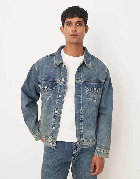  Asos Design Chaqueta Vaquera De Estilo Camionero Con Lavado Azul Medio Y Tintado Amarillo De Asos Design (parte De Un Conjunto) 