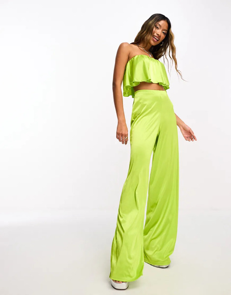  Asos Design Pantalones Amarillo Verdoso De Pernera Ancha Con Vuelo De Sarga Satinada De Asos Design (parte De Un Conjunto) 