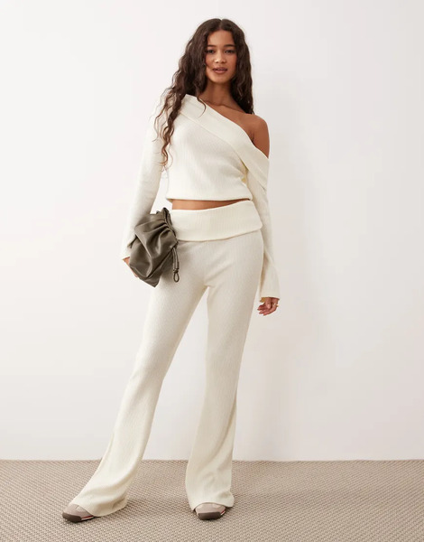  Asos Design Pantalones Blancos De Pernera Ancha De Canalé Cepillado Muy Suave De Asos Design (parte De Un Conjunto) 