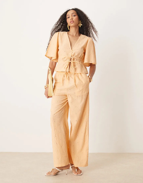  Asos Design Pantalones Color Albaricoque Sin Cierres Con Bordado Floral De Asos Design (parte De Un Conjunto)-naranja 