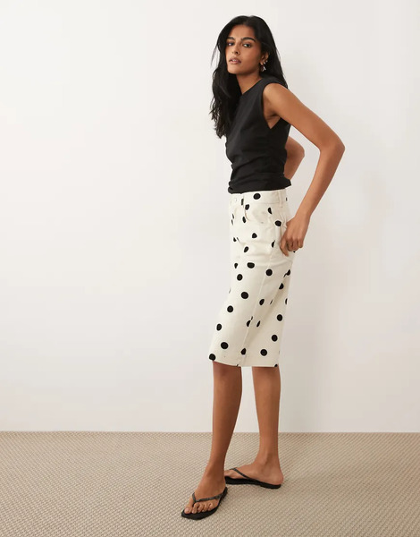  Asos Design Asos Design - Pantalones Cortos Vaqueros Color Crema Estilo Bermudas Con Estampado De Lunares-blanco 