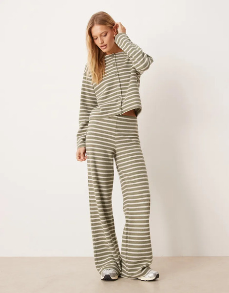  Asos Design Pantalones Verdes A Rayas De Pernera Ancha De Tejido Cepillado De Asos Design (parte De Un Conjunto) 