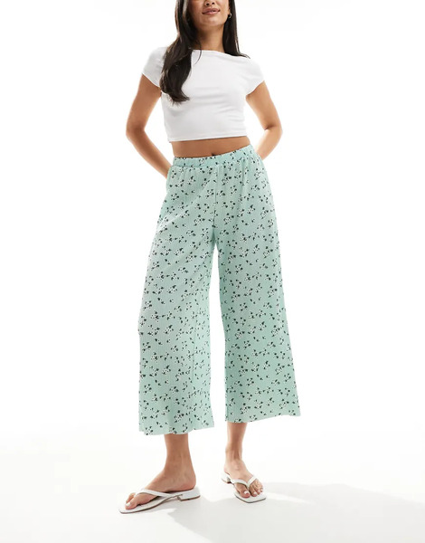  Asos Design Pantalones Verdes Plisados De Corte Culotte Ancho Con Estampado De Florecitas De Asos Design-multicolor 