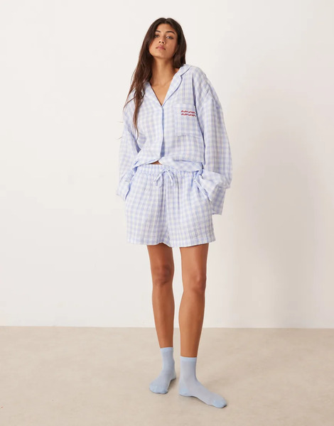  Asos Design Pijama A Cuadros Vichy Azules De Pantalones Cortos De Pernera Ancha Y Camisa De Manga Larga Con Detalle Bordado De Gasa De Algodón De Asos Design-blanco 