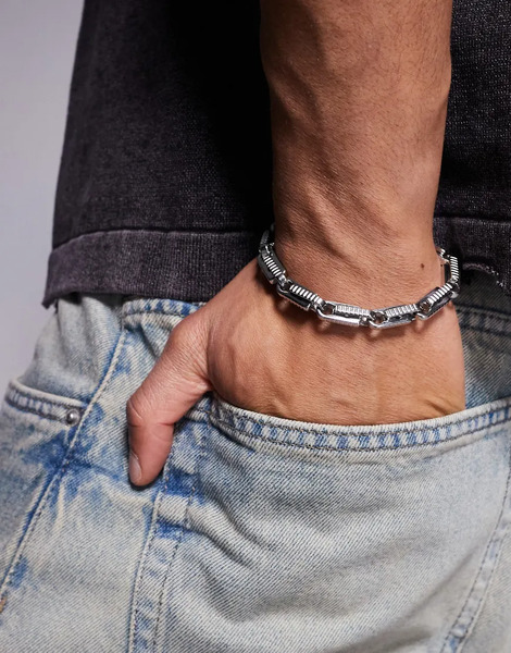  Asos Design Pulsera Plateada Gruesa Para Festivales Con Detalles En Relieve De Acero Inoxidable Resistente Al Agua De Asos Design-plateado 