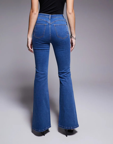  Asos Design Vaqueros Moldeadores Muy Elásticos De Corte Acampanado Con Lavado Oscuro Medio De Asos Design Hourglass-azul 
