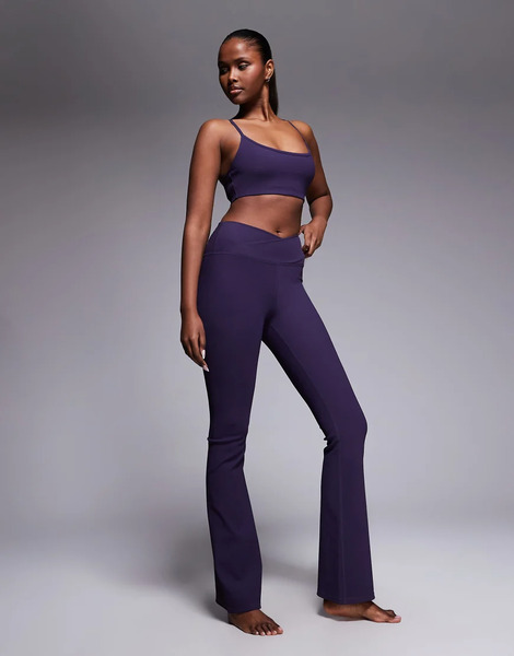  Asos Leggings Morado Uva Para Yoga De Corte Slim Acampanado Con Cinturilla Cruzada De Canalé Fino De 4505 