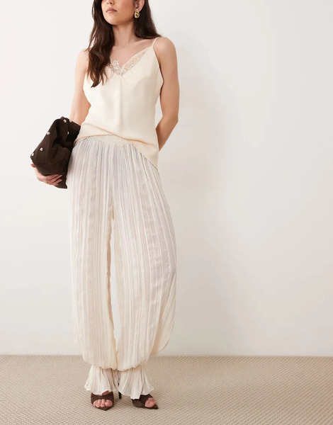  Asos Luxe Pantalones Color Crema De Estilo Harén Boho Con Volantes Y Detalle De Puños Ajustados De Asos Luxe-blanco 