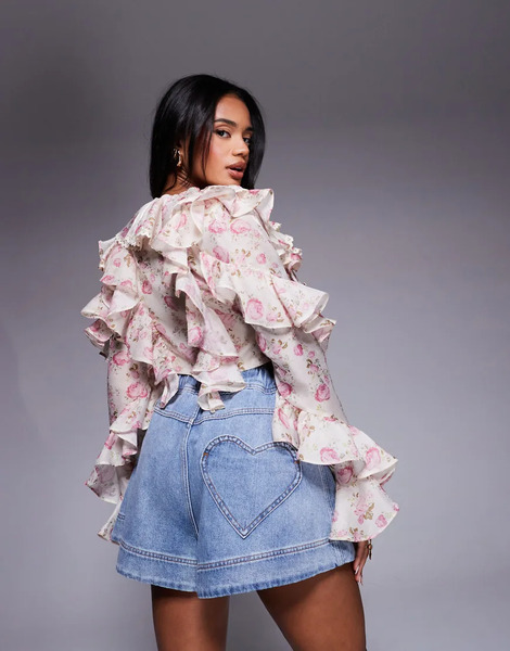  Asos Luxe Pantalones Cortos De Talle Alto Con Lavado Azul Medio, Vuelo Y Bolsillo En Forma De Corazón De Asos Luxe 