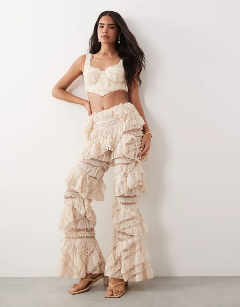  Asos Luxe Asos Luxe - Parte De Un Conjunto - Pantalones Color Crema De Pernera Ancha Con Detalle De Volantes-blanco 