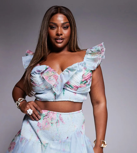  Asos Luxe Top Corto Azul Fruncido Con Copas, Estampado Floral Y Detalle De Volantes De Asos Luxe Curve (parte De Un Conjunto) 