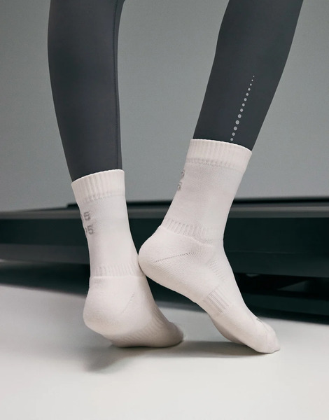 Asos Pack De 2 Pares De Calcetines Blanco Nube Para Correr Con Acabado Antibacteriano Y Sujeción En El Puente Premium De 4505 