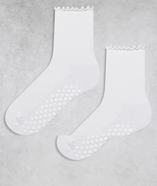  Asos Pack De 2 Pares De Calcetines Blancos Antideslizantes Para Pilates De Caña Alta Con Ribete Ondulado De 4505 