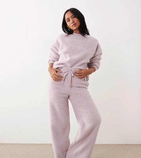  Asos Petite Conjunto De Estar Por Casa Lila De Pantalones De Pernera Ancha Y Sudadera Con Cuello Redondo De Tejido Suave De Asos Design Petite-blanco 