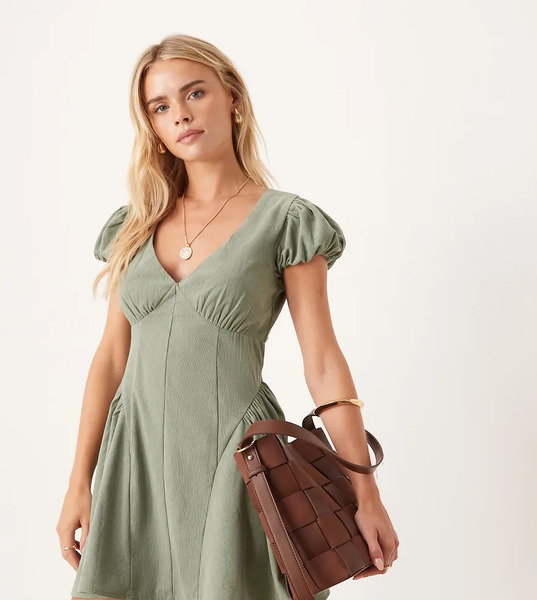  Asos Petite Vestido Corto Verde Oliva Lavado Con Mangas Abullonadas Y Cintura Estilo Corsé De Pana De Asos Design Petite 
