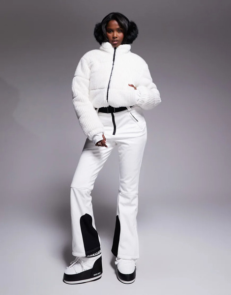  Asos Traje De Esquí Blanco De Corte Slim Acampanado Con Cinturón De Tejido Estilo Softshell Con Capucha De Piel Sintética De Asos 4505 Ski 
