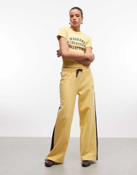 Asos Weekend Collective Joggers Amarillos De Pernera Ancha Con Raya En Contraste De Weekend Collective (parte De Un Conjunto) 