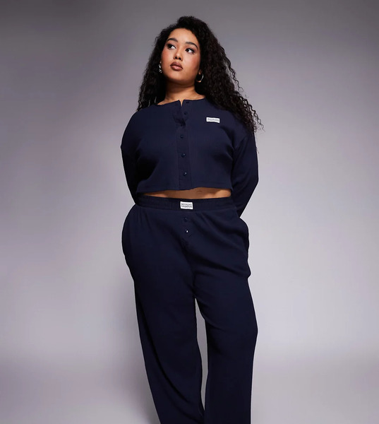  Asos Weekend Collective Joggers Azul Marino De Pernera Ancha De Tejido Gofrado Con Detalles De Nailon De Weekend Collective Curve (parte De Un Conjunto) 