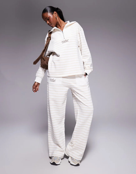  Asos Weekend Collective Joggers Color Crema A Rayas De Pernera Ancha Con Gráfico De Bordado Garabateado De Weekend Collective-blanco 