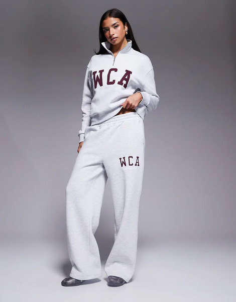  Asos Weekend Collective Joggers Gris Jaspeado De Pernera Ancha Con Estampado Universitario De Weekend Collective (parte De Un Conjunto) 