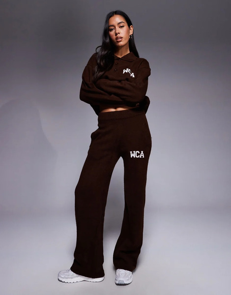  Asos Weekend Collective Joggers Marrón Chocolate De Pernera Ancha Con Gráfico Universitario De Punto De Weekend Collective (parte De Un Conjunto)-brown 